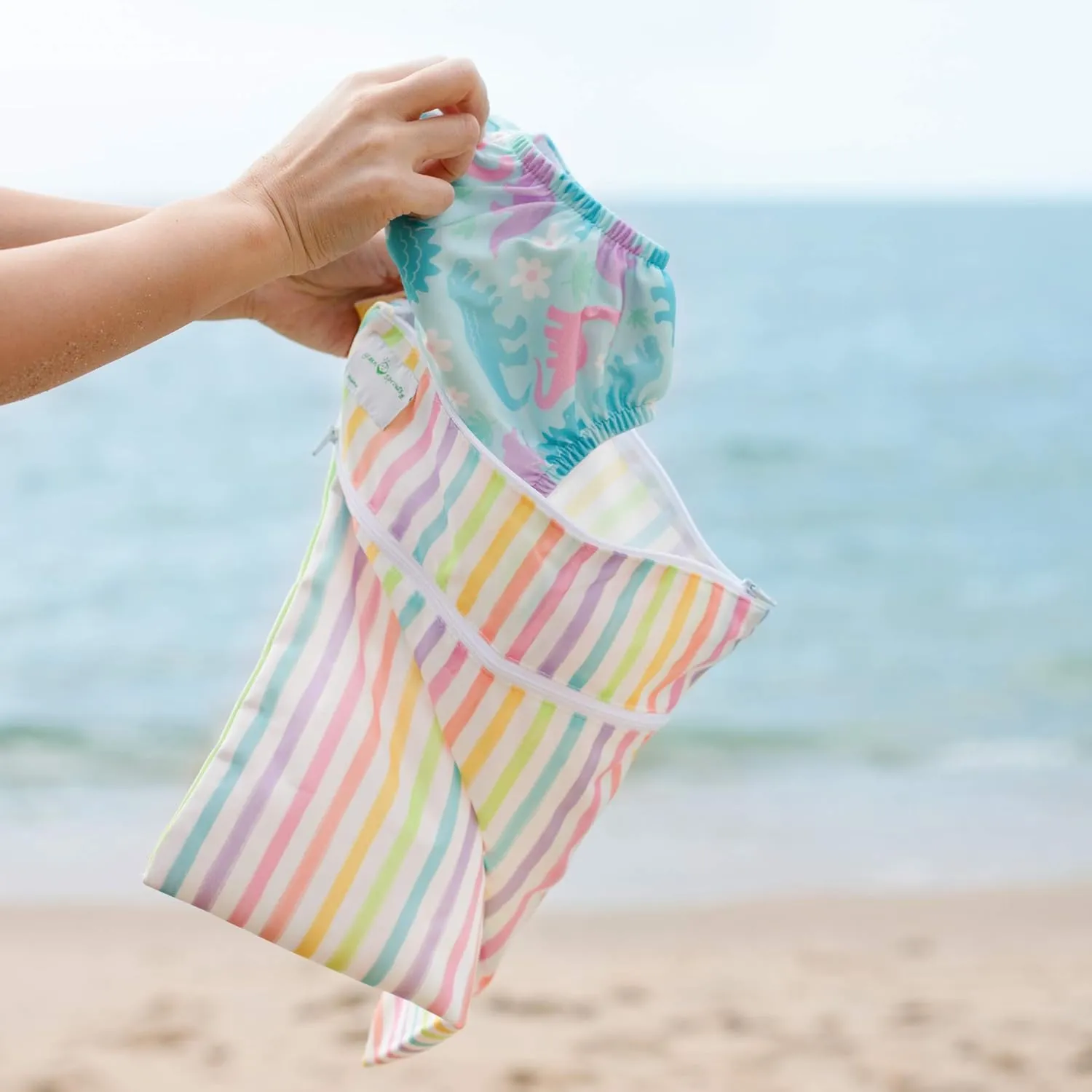 green sprouts i play Wet & Dry Bag | Stores Wet & Dry Items Separately | Use for Swim wear, Diapers, Underwear, Clothes & More