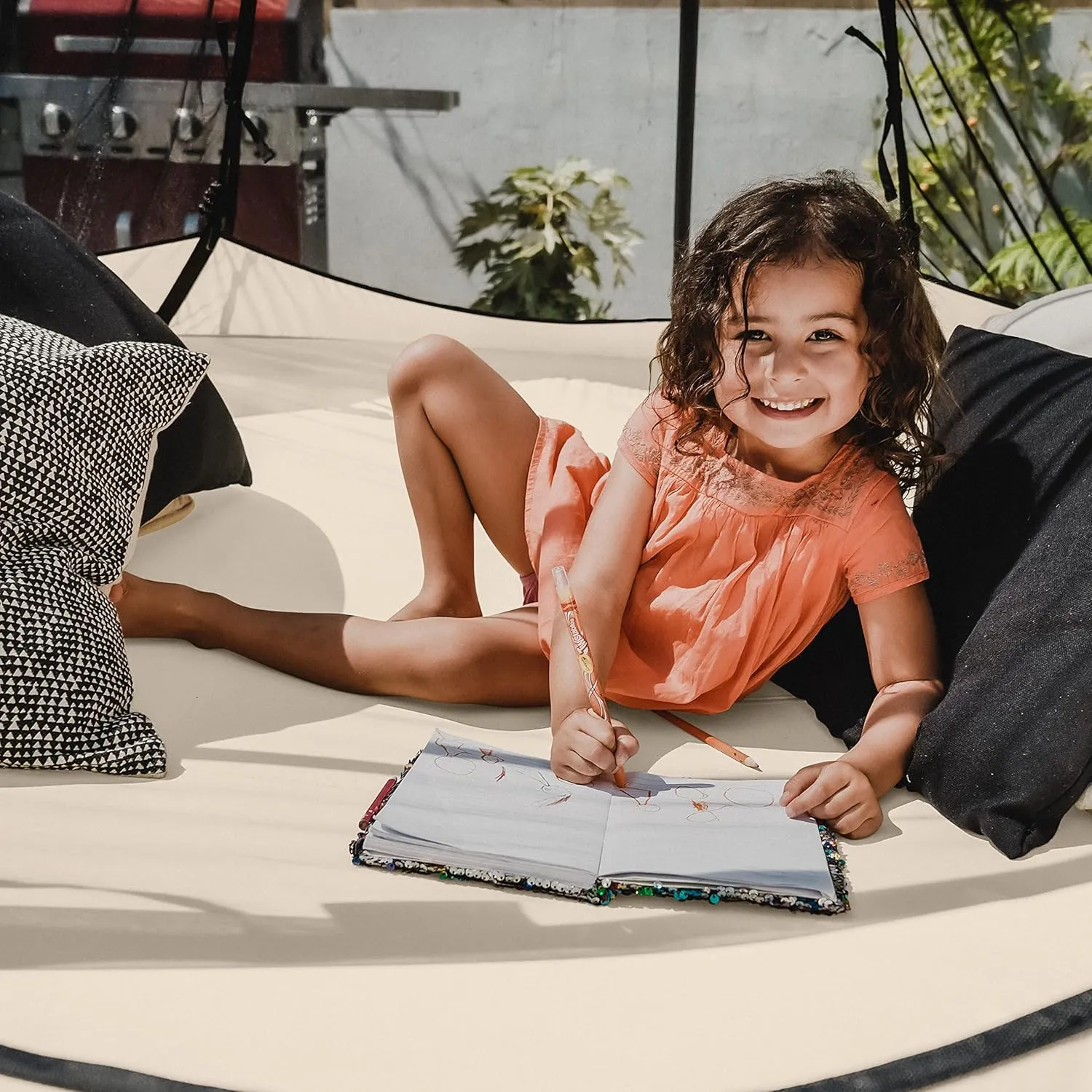 Hangout Pod Free-Hanging Transportable Circular Family Hammock Bed/Hanging Chair/Porch Swing for Garden, Deck, Lawn, Patio and Camping. Cream & Black