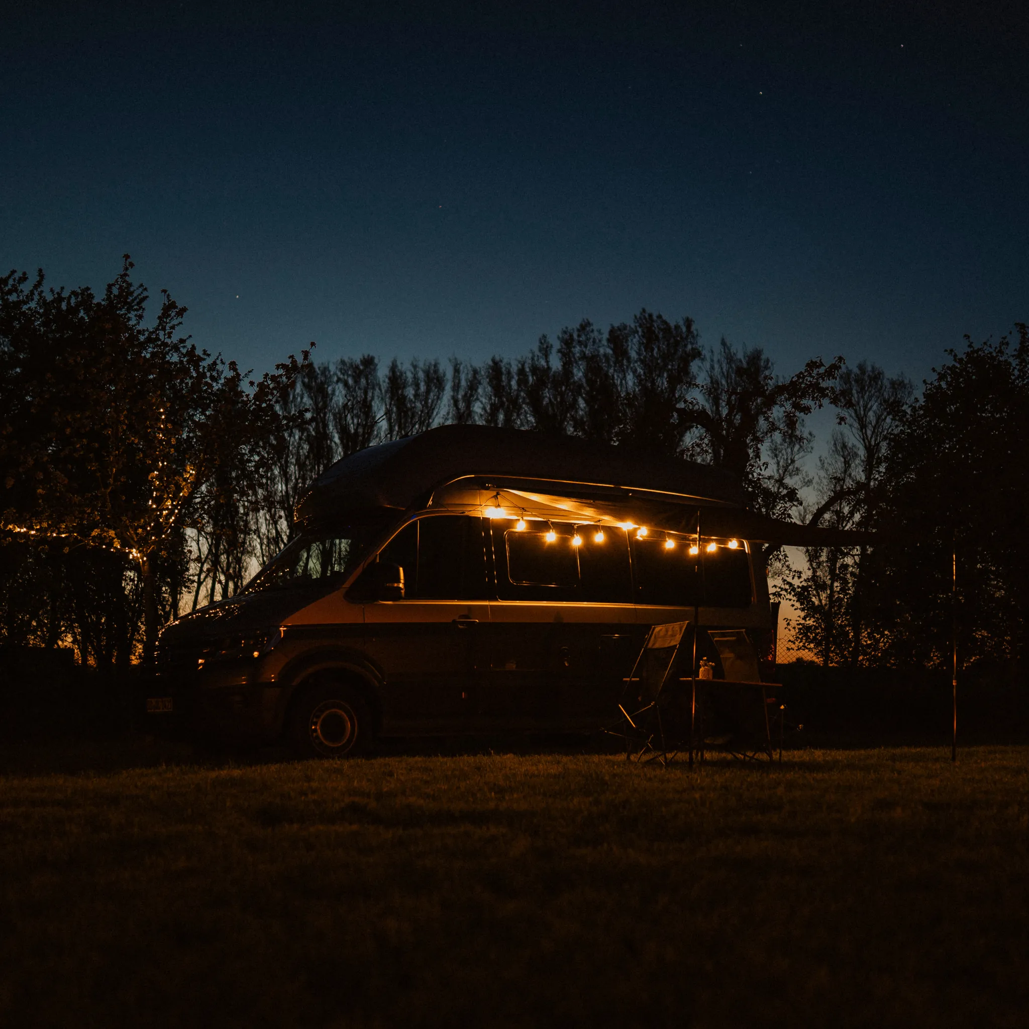 Magnetische Camping Lichterkette mit Solarpanel