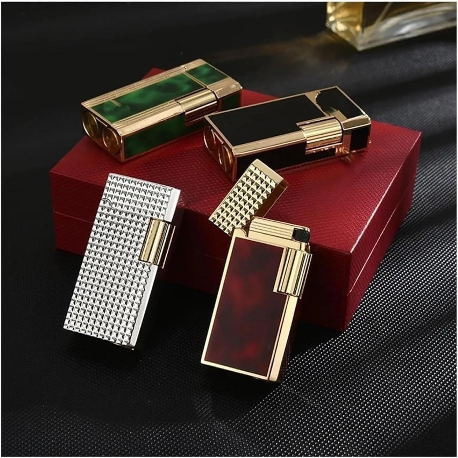Metal Grinding Wheel Kerosene Lighter, Flint Wheel Soft Flame Lighter, Brass Lighter, Classic Flip Cover, Turn-On Sound, High-End Retro Collection Gift for Men Dad Husband(Silver)